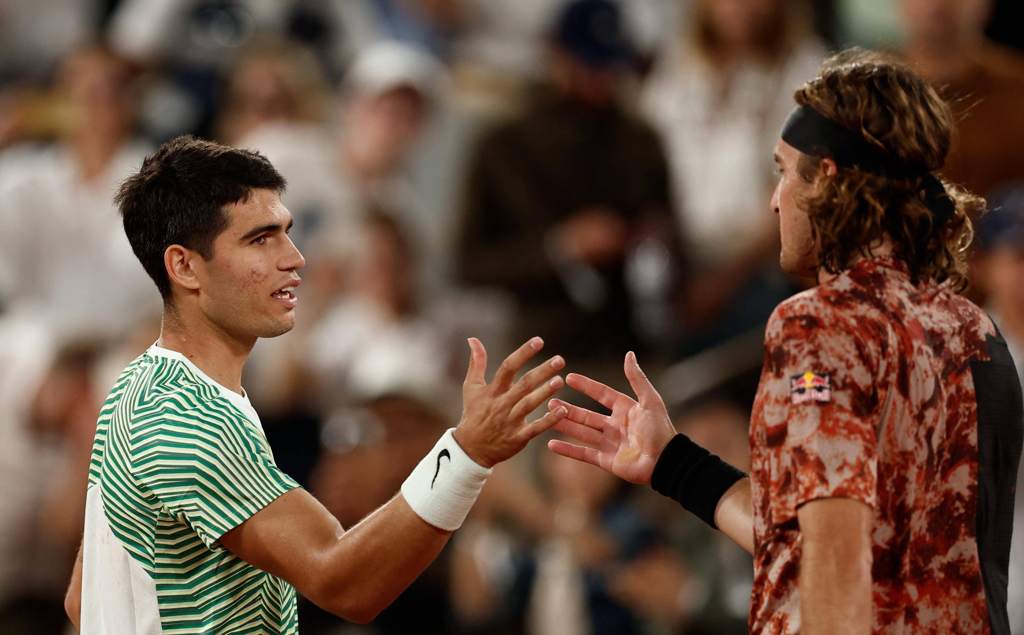 关于澳大利亚网球队鏖战西班牙网球队，西西帕斯统治全场的信息