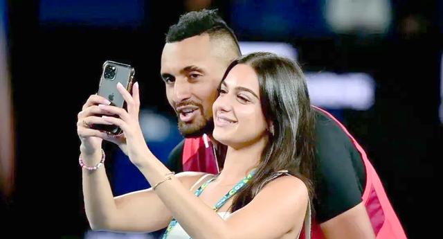 意大利网球队完胜世界网球队，克耶高斯爆发神勇的简单介绍