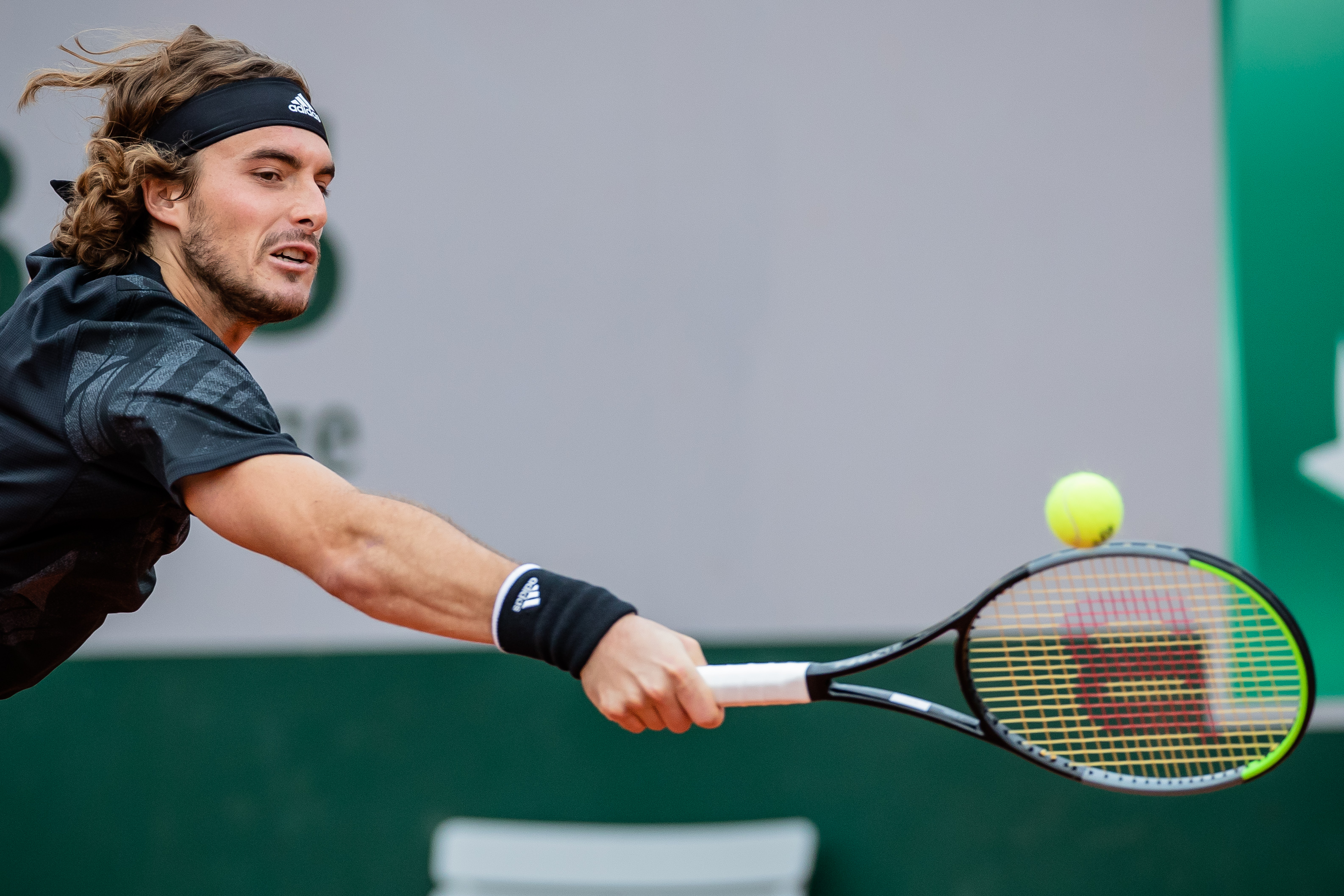 西班牙网球队血洗意大利网球队,西西帕斯统治全场的简单介绍 西班牙网球队血洗意大利网球队,西西帕斯统治全场的简单介绍