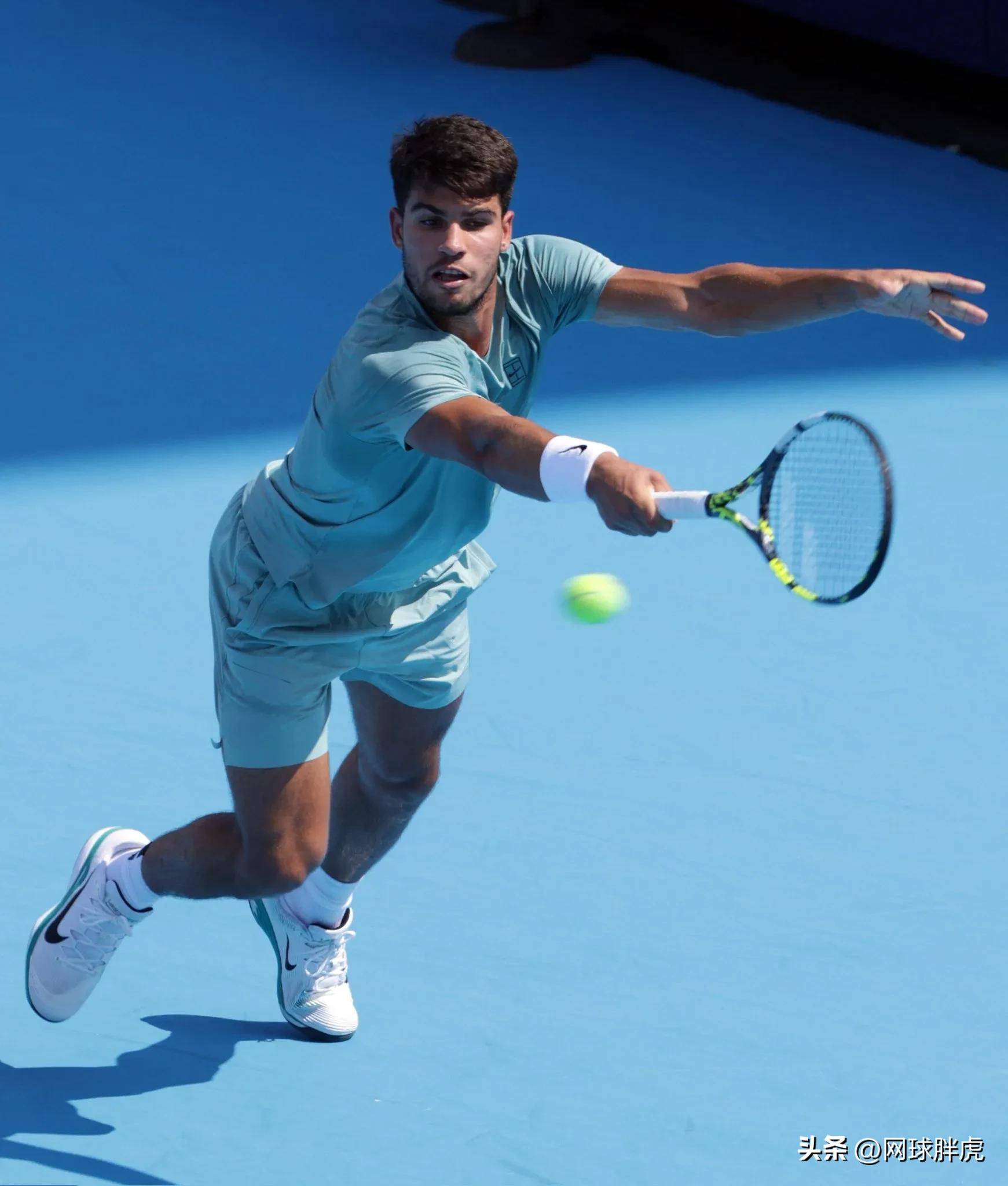 欧洲网球队横扫西班牙网球队，费德勒关键制胜的简单介绍