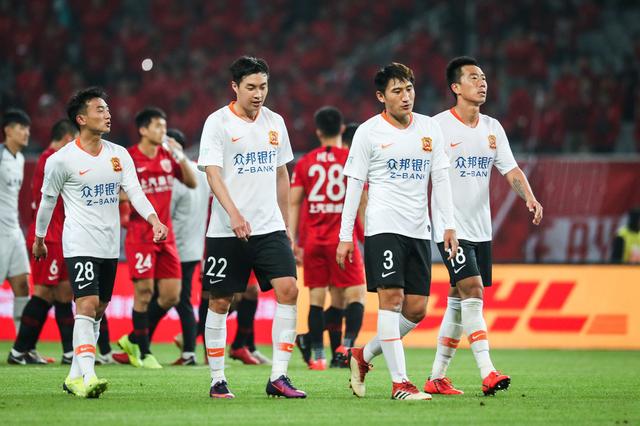 关于国家队缺兵少将难获佳绩，教练下课风波的信息