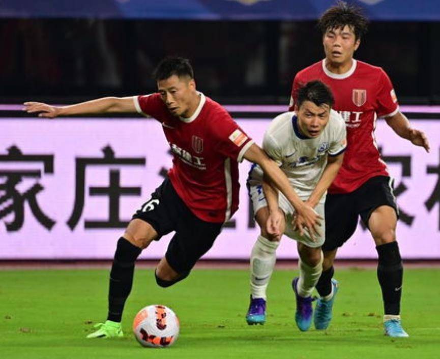 亚冠赛场中的意外事件，球队阵容遭遇变动的简单介绍