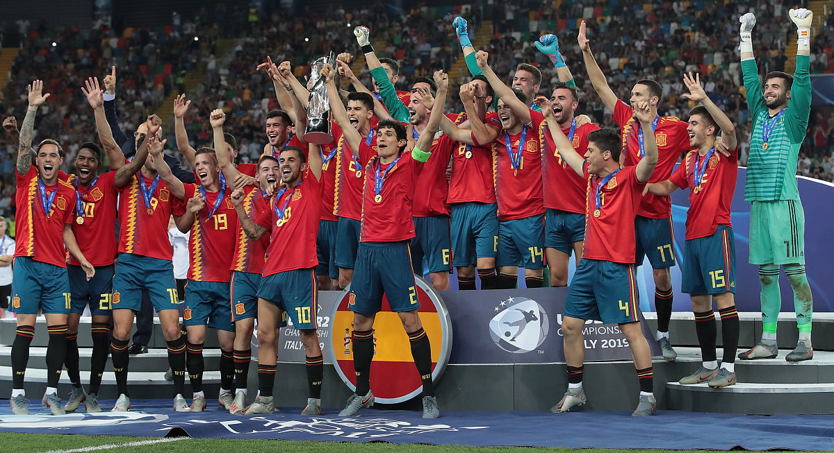 包含欧洲杯决赛名单出炉，两队会擦出怎样的火花？的词条