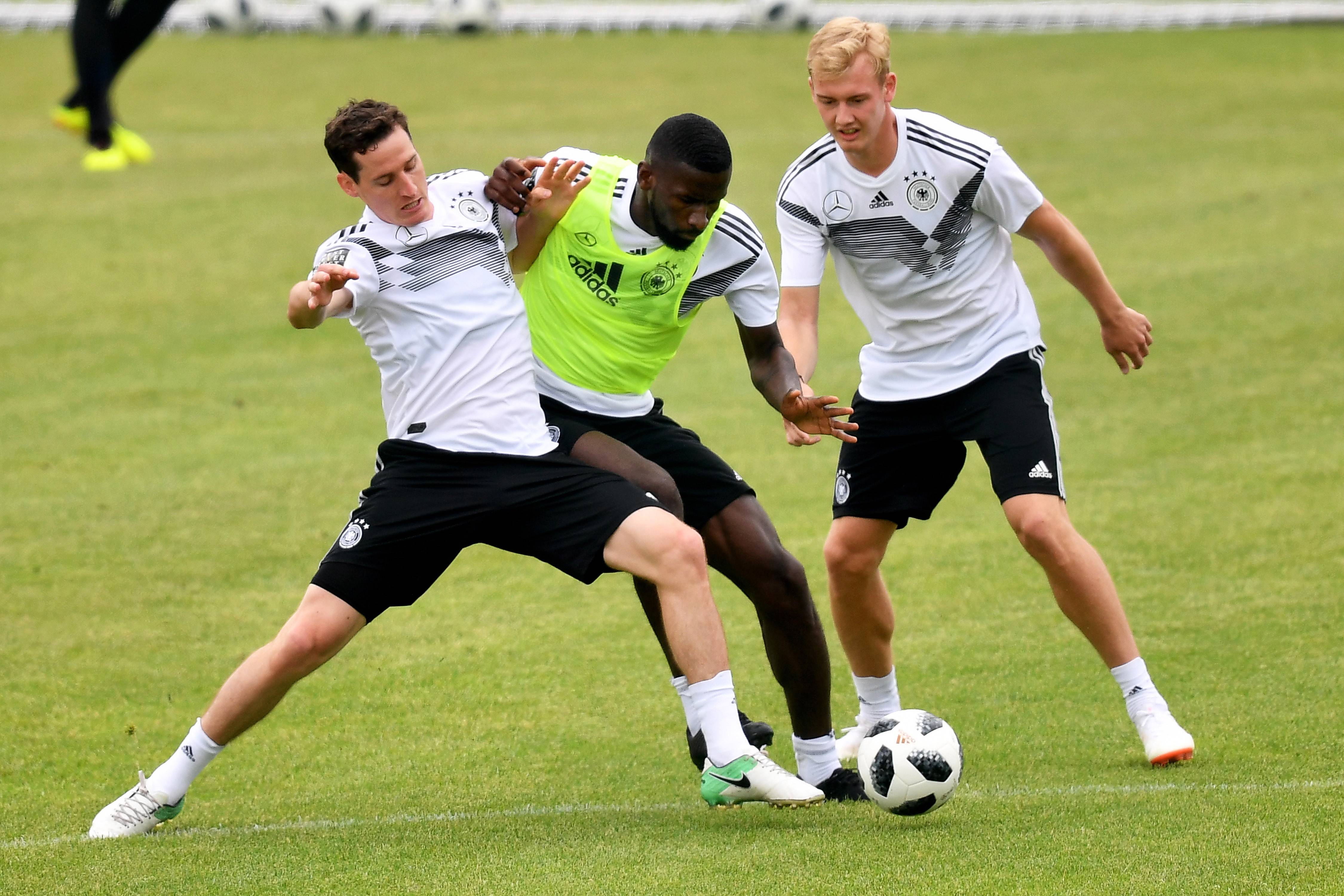 开云APP-欧洲杯四强战:决赛就在眼前,球迷们是否已经燃起激情?的简单介绍