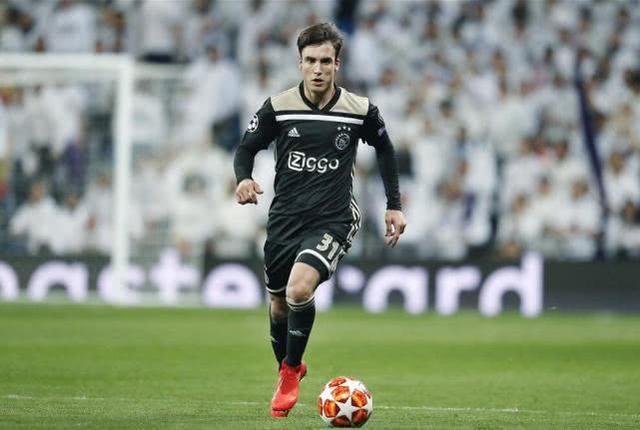 开云下载-阿贾克斯登顶，再次取得胜利