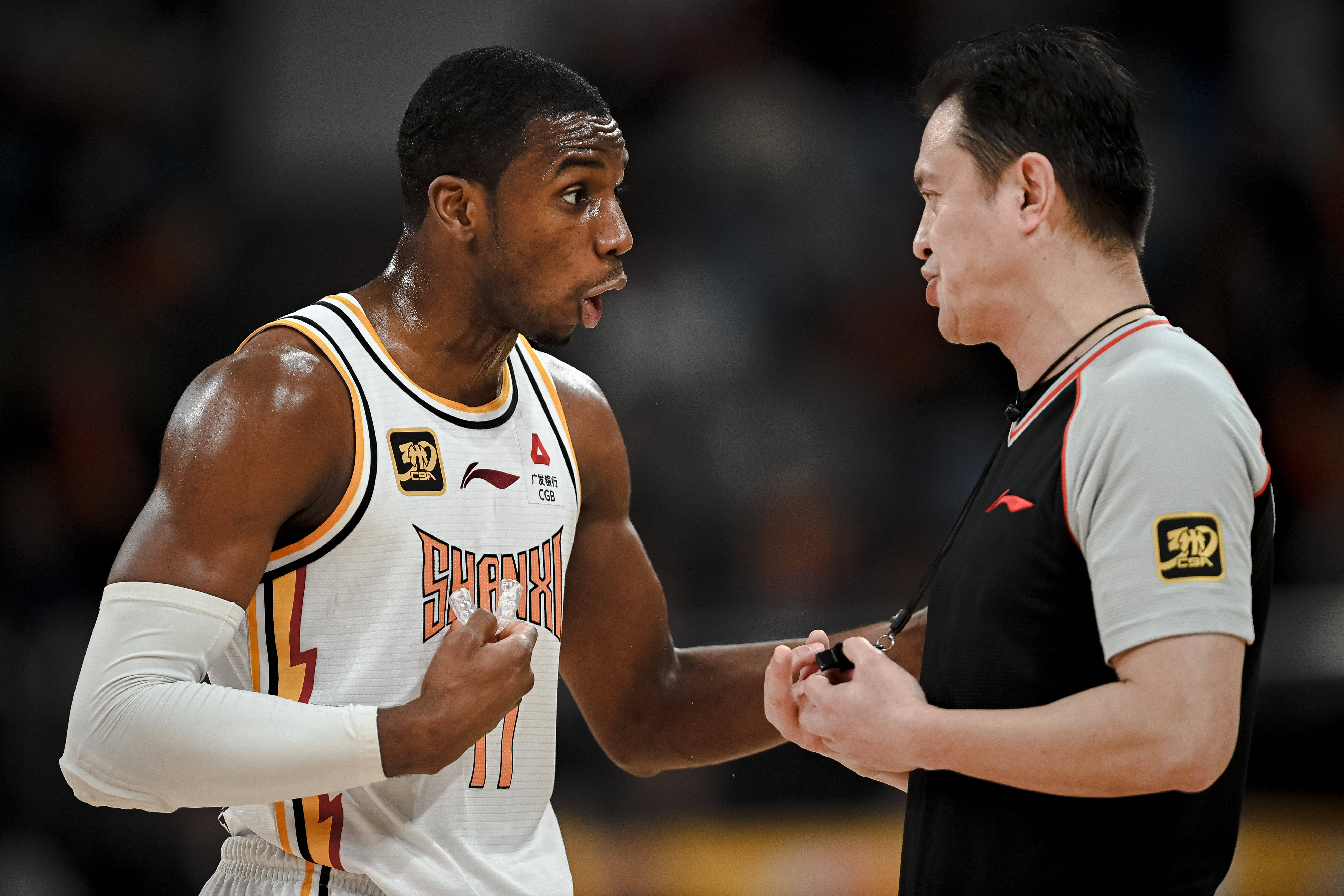 开云体育入口-包含空砍王再度上演空砍秀，勇士队大胜对手保持不败的词条