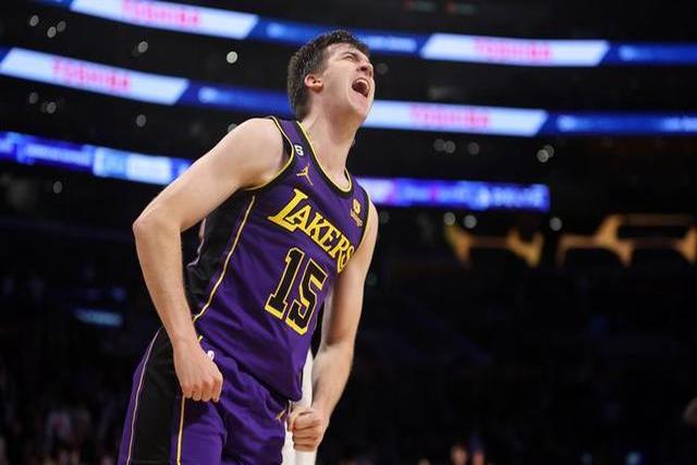 湖人主帅大赞球队团结，士气高昂迎接挑战