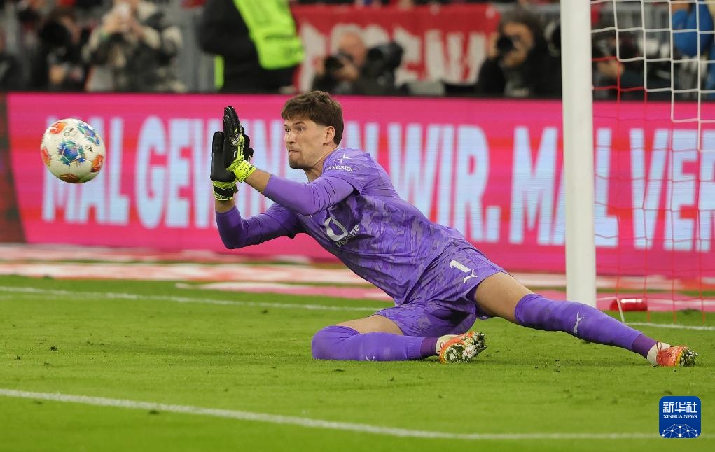 拜仁慕尼黑技压多特蒙德，晋级四强！的简单介绍