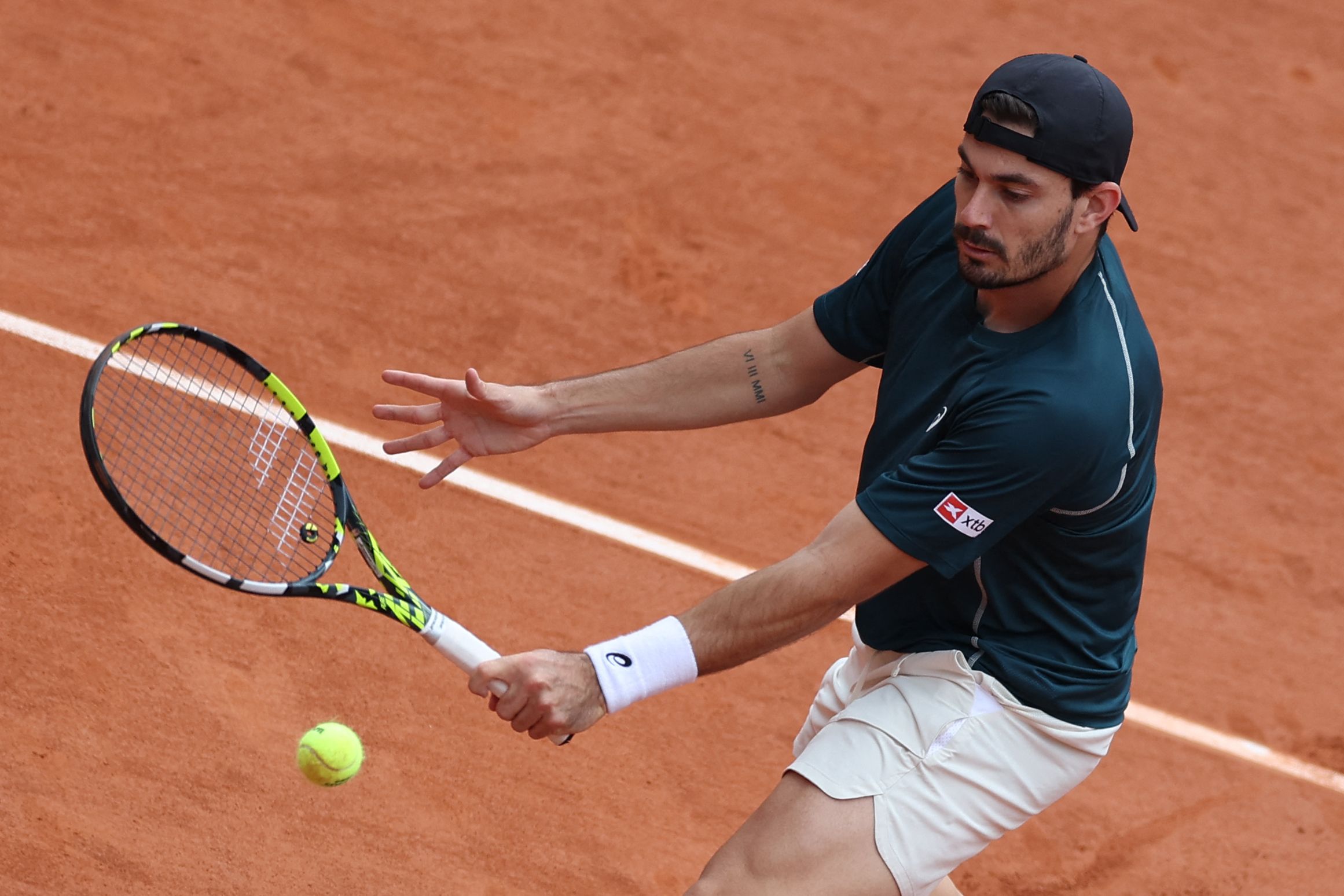 法国网球队横扫英国网球队，阿尔卡拉斯送出助攻的简单介绍