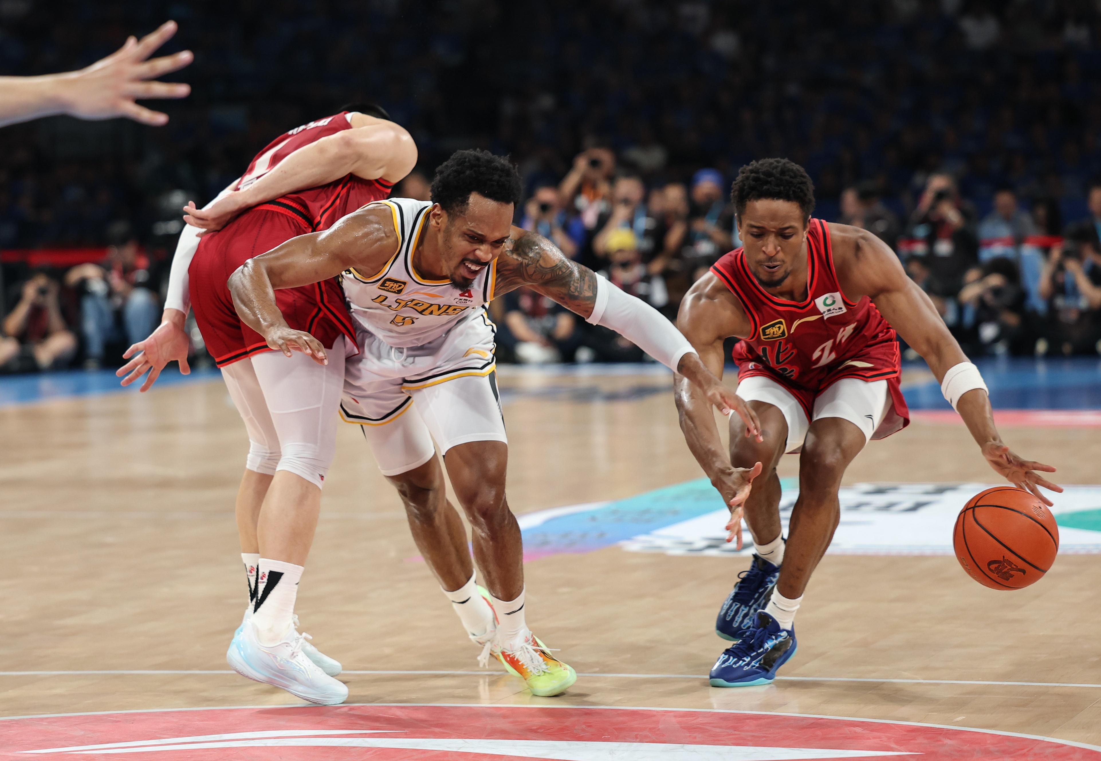 开云官方app入口-关于掘金逆转深圳队，范弗利特统治全场的信息