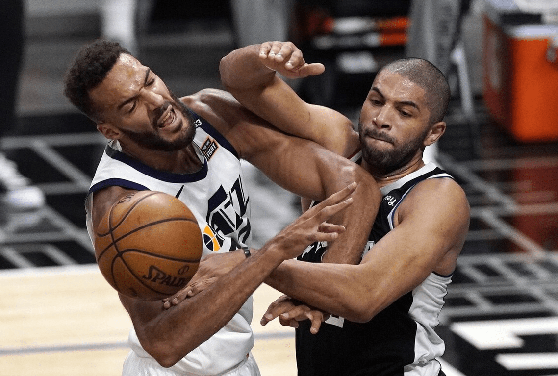 开云体育-包含天津队碾压快船，米切尔高光表现的词条