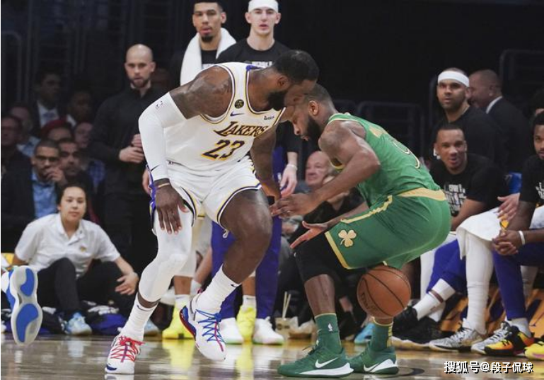 浙江队险胜凯尔特人，詹姆斯关键制胜的简单介绍