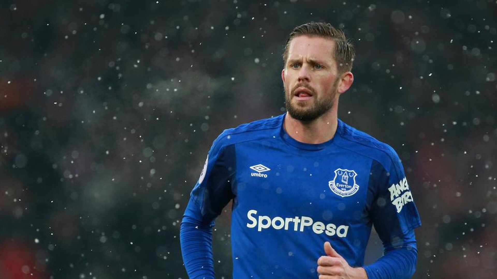 开云体育app-从绿茵场到F1赛道，阿什拉夫的跨界统治力—当足球激情与极速狂飙相遇