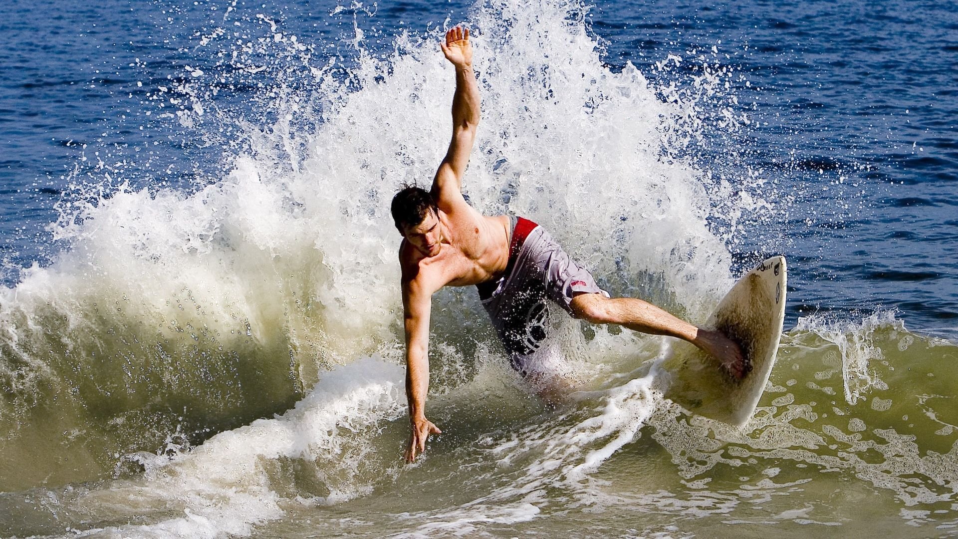 开云体育下载-火箭最后时刻击败太阳,乔治在英超争冠接管比赛,跨越体育的决胜时刻